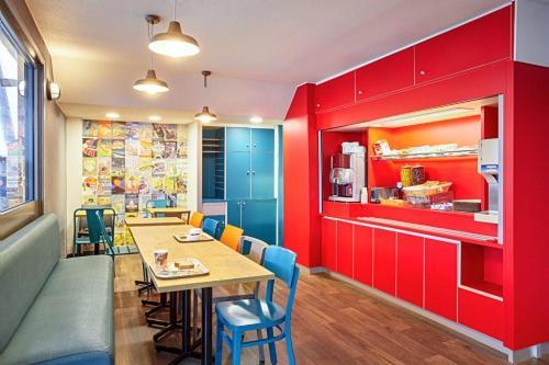 Hotelf1 Saint Malo Exterior photo The kitchen at the hostel