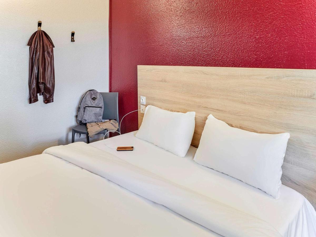 Hotelf1 Saint Malo Exterior photo A room at the hotel