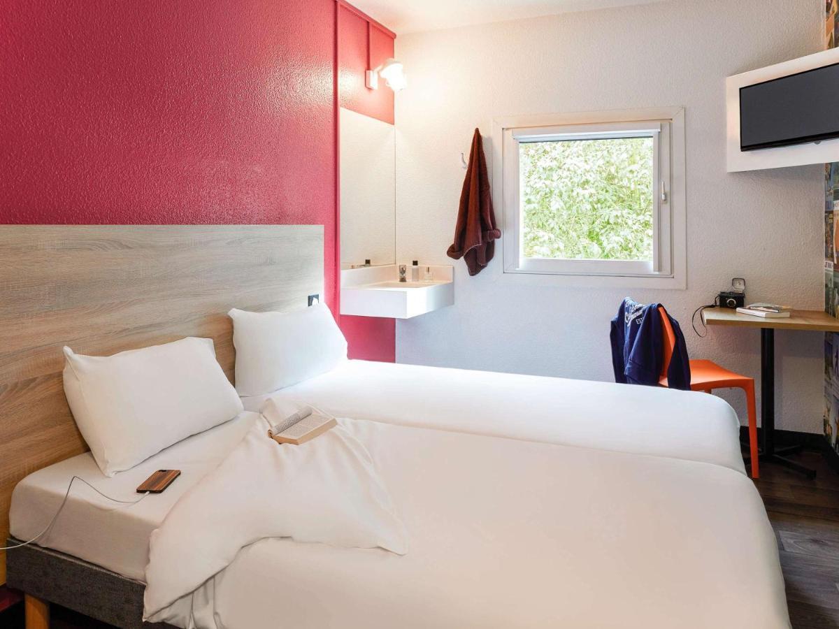Hotelf1 Saint Malo Exterior photo A typical room at an Ibis budget hotel